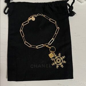 Elegant Gold Snowflake Charm Bracelet